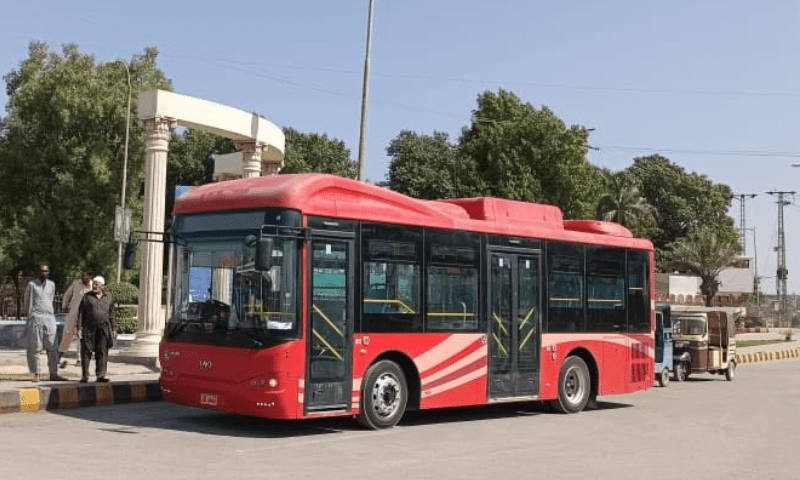 حکومت سندھ نے ریڈ لائن بس سروس منصوبے پر کام شروع کردیا