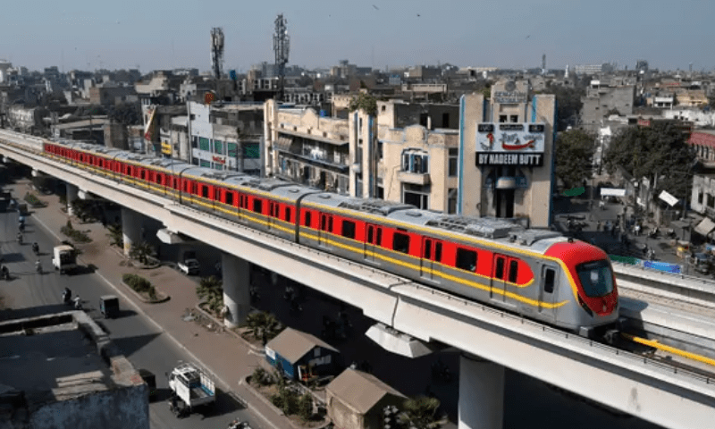 لاہور: اورنج لائن ٹرین کے کرایوں میں کمی بس اعلان تک محدود