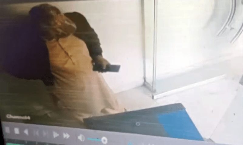 نوسر بازوں نے اے ٹی ایم ہیک کرکے متعدد اکاؤنٹس خالی کردئیے