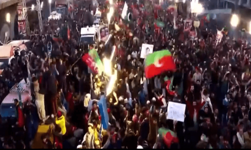 راولپنڈی: پی ٹی آئی جلسے میں بدنظمی، کارکن خواتین انکلوژر میں گھس گئے