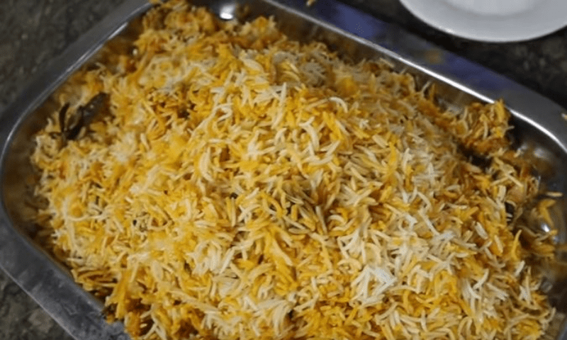 کراچی کی ’نائٹ بریانی‘ جس پہر چاہو کھاؤ