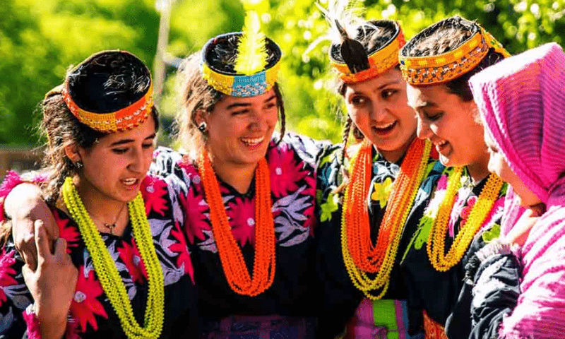 کیلاش قبیلے کا سالانہ تاریخی تہواراختتام پذیر، روایتی رقص نے سماں باندھ دیا