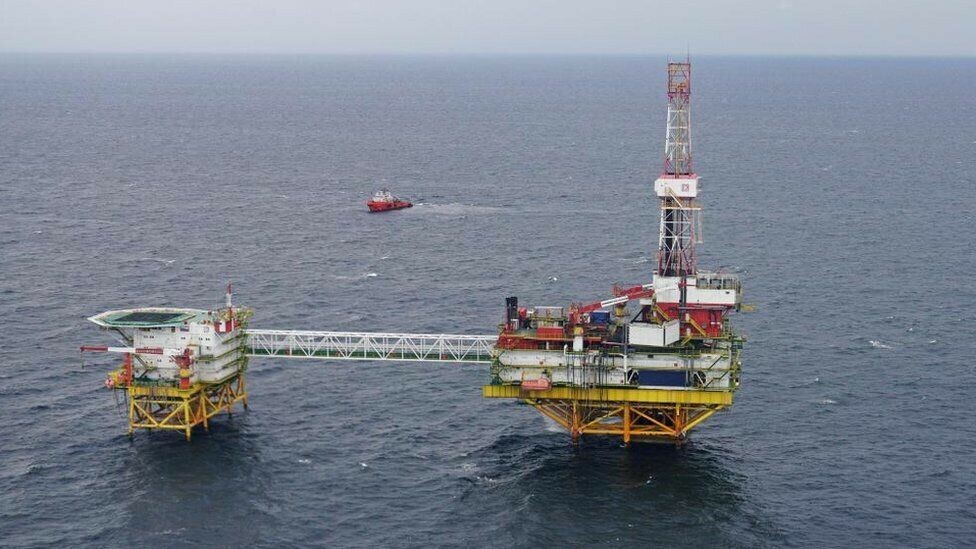 Russia bans oil sales to countries that accept price cap