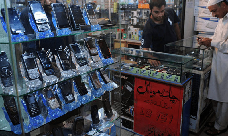 لاہور، موبائل فونز کی خرید و فروخت میں کمی