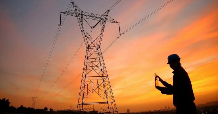 دن بھر بند رہنے والی بجلی کی جزوی بحالی شروع، مکمل بحالی کب تک ممکن ہے؟