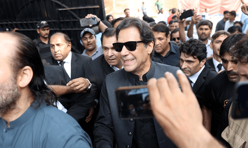 عدالتی حکم پر عمران خان کے وکلاء کی آئی جی پنجاب سے ملاقات