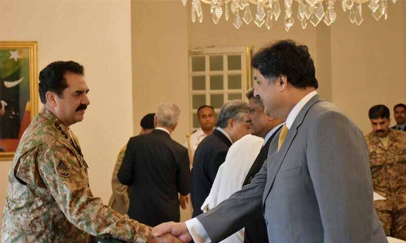 کوشش ضرور ہوئی لیکن جنرل (ر) راحیل نواز حکومت کو گھر بھیجنے کیلئے تیار نہیں تھے، فواد حسن