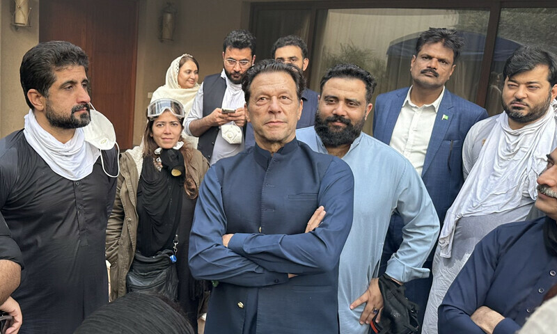 عمران خان کوگرفتار نہ کرنےکا فیصلہ، پولیس اور رینجرز زمان پارک سے واپس روانہ