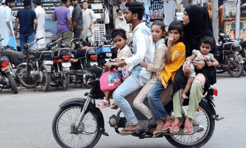 موٹرسائیکل جیسی سستی سواری مہنگی ہونے کے باعث عوام کی پہنچ سے دور