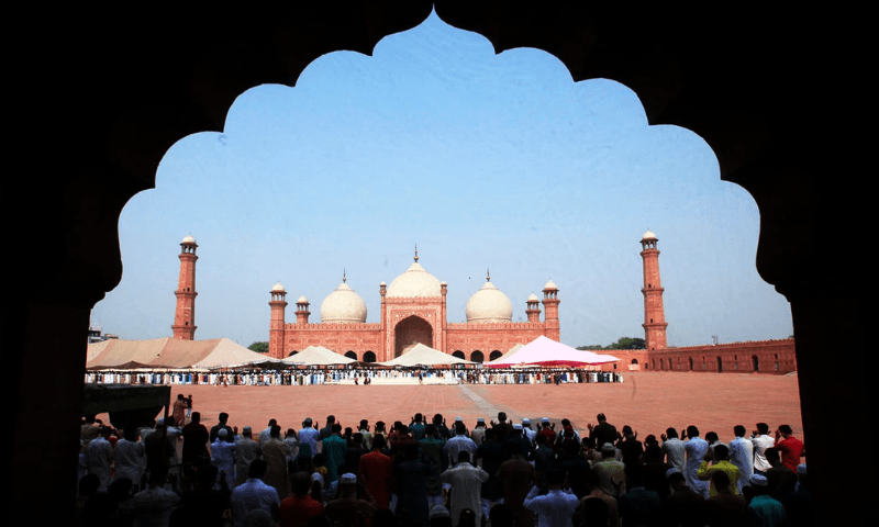 مُغلیہ دور کی بادشاہی مسجد ٹوٹ پھوٹ کا شکار ہونے لگی