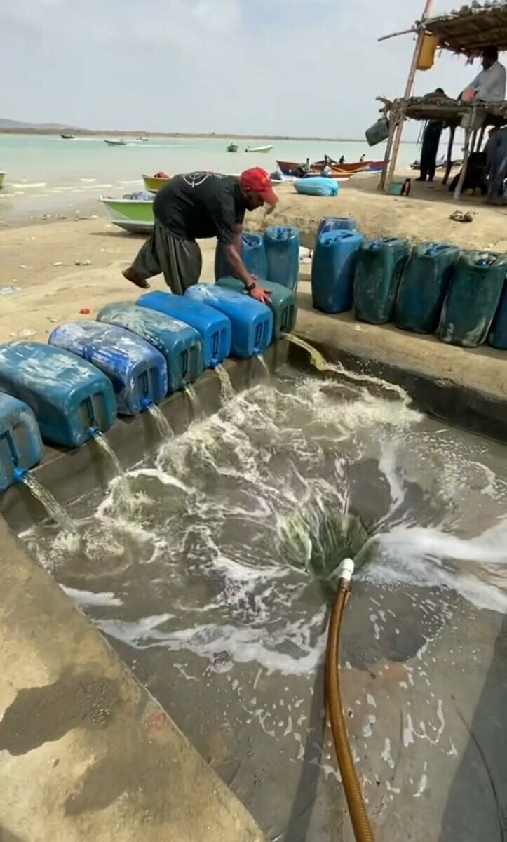 اسمگل شدہ ایرانی تیل کے باعث پاکستانی پیٹرولیم مصنوعات کی کھپت میں کمی