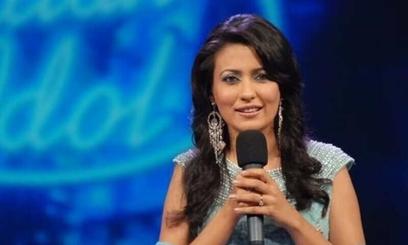 انڈین آئیڈل کی خاتون میزبان نے ہی شو کا پول کھول دیا