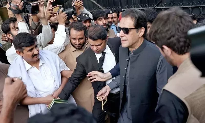 عمران کی گرفتاری کیلئے وزرات داخلہ کو گرین سگنل، فوجی افسرکیخلاف درخواست سے کس نے روکا؟