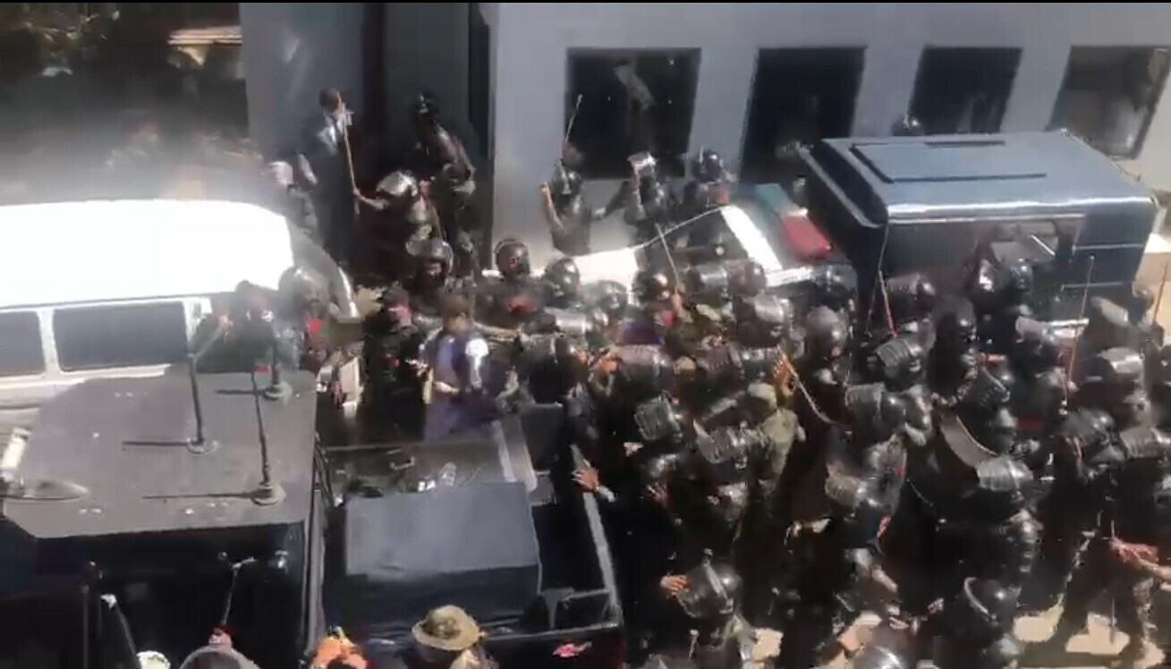 عمران خان کی گرفتاری اور بعد کی صورتحال: مکمل کوریج