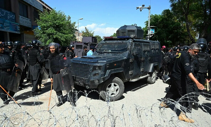 ’چئیرمین پی ٹی آئی جلد گرفتار ہوں گے، ان کا کورٹ مارشل کیا جائے گا‘
