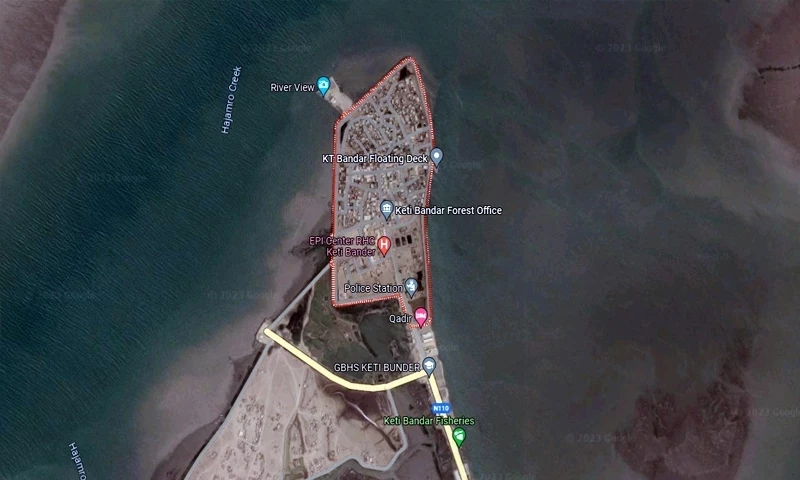 پانی گھروں میں داخل، 13 ہزار آبادی کی بستی کیٹی بندر طوفان کو سہار پائے گی