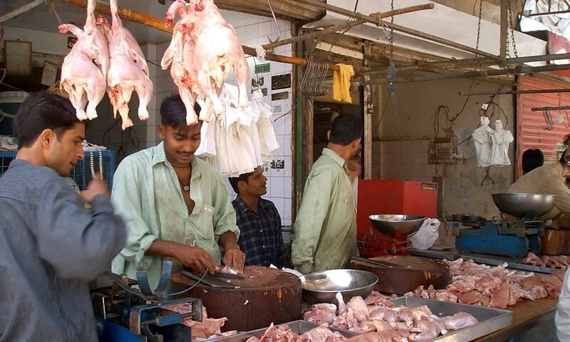 کراچی، عید الاضحیٰ قریب آتے ہی مرغی کا گوشت کا مہنگا ہوگیا