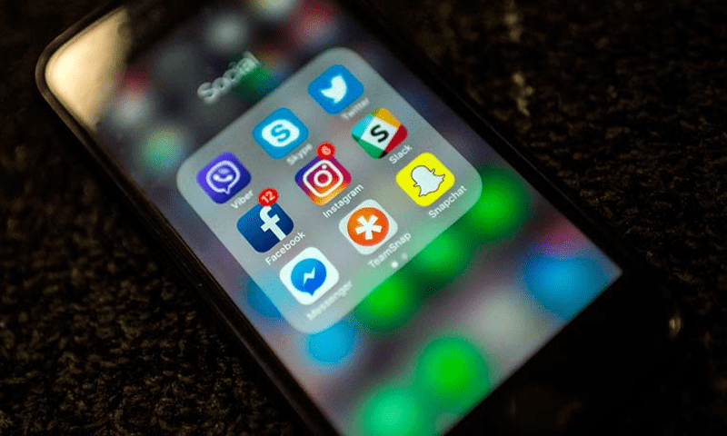 خواتین کی قابل اعتراض تصاویر وائرل کرنے والی خاتون ساتھی سمیت گرفتار