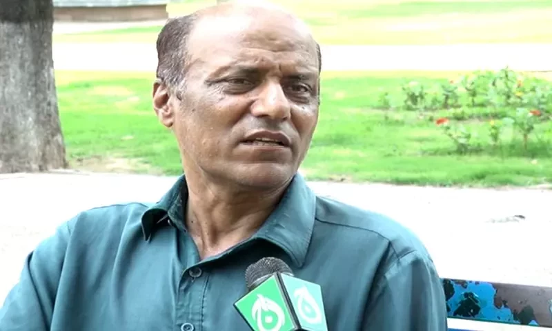 بیروزگاری کے باوجود خود کو سنگیت سے جدا نہ کر پانے والا ایک گمنام گلوکار