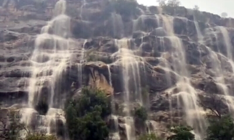 سعودی عرب: صحرائی وادیاں چشموں اور آبشاروں میں تبدیل