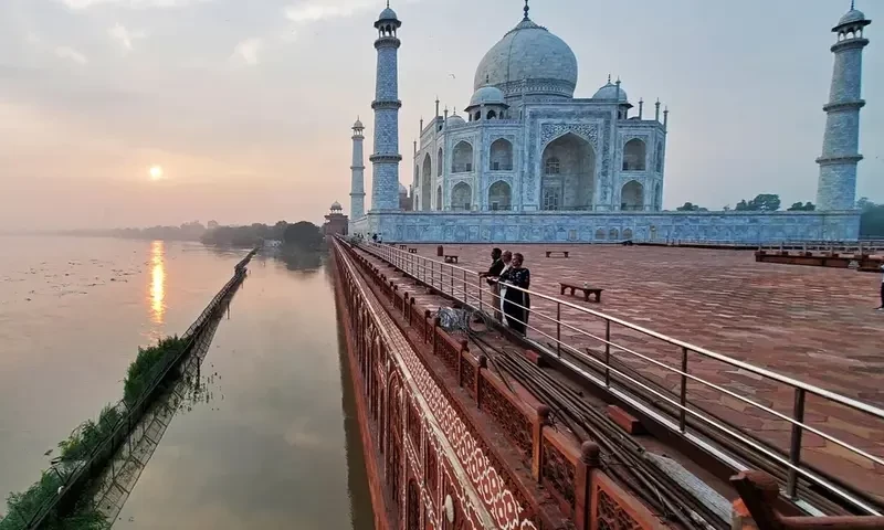 سیلاب کا پانی تاج محل تک پہنچ گیا