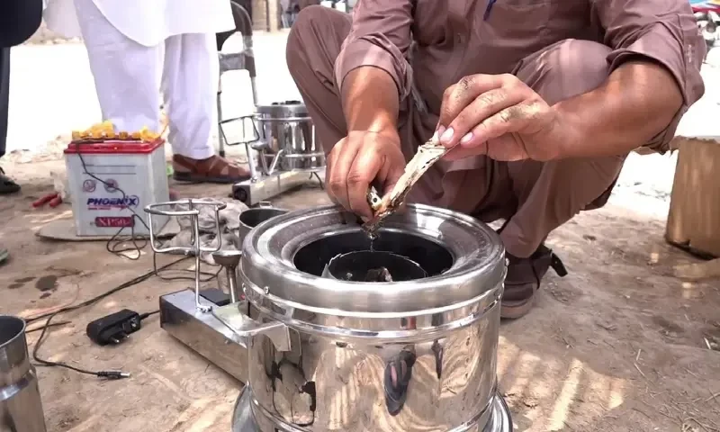 پشاور کے شہری نے بیٹری کی مدد سے چلنے والا چولہا ایجاد کردیا