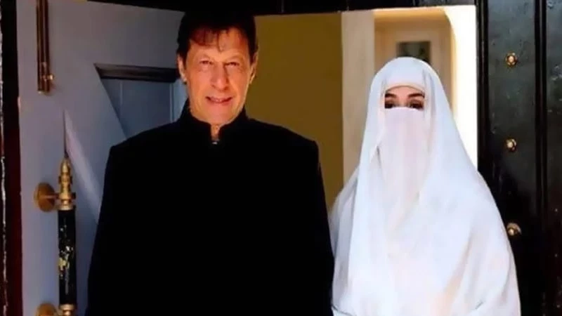 Bushra Bibi with husband Imran Khan. Photo: instagram