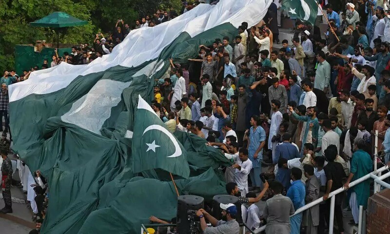 پاکستان کا 76واں جشن آزادی جوش و جذبے سے منایا گیا، ملک بھر میں ریلیاں