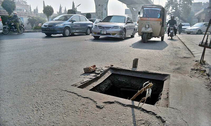 کراچی میں رواں سال 68 افراد مین ہولز میں گر کر جاں بحق