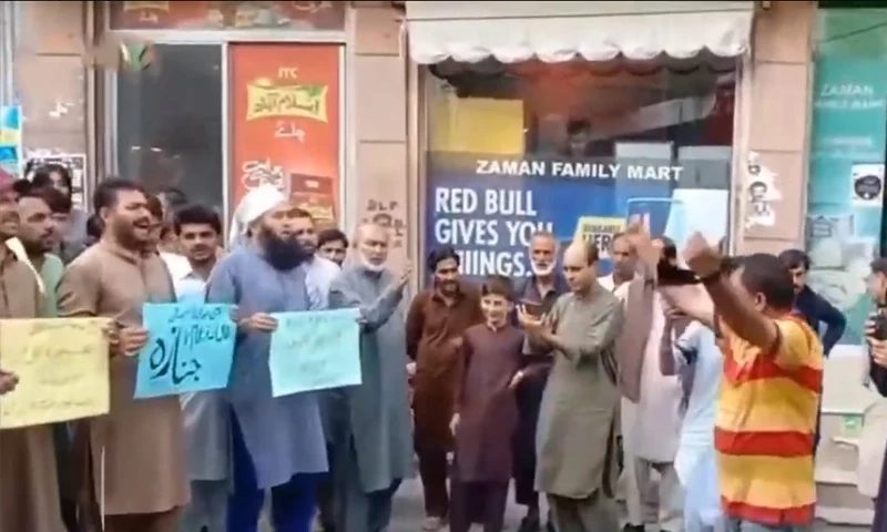 بجلی بلوں میں اضافہ، درزی سلائی مشینیں لیکر سڑکوں پر نکل آئے