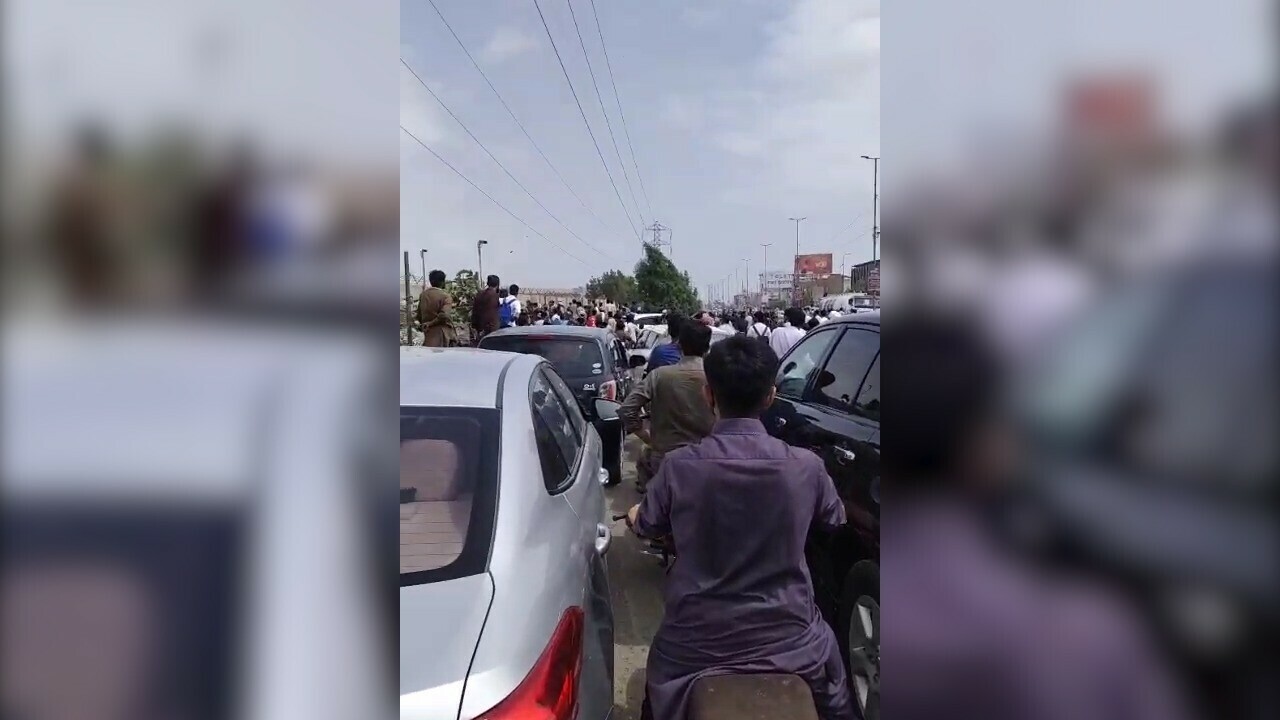 کراچی میں متعدد مقامات پر احتجاج کے باعث شدید ٹریفک جام