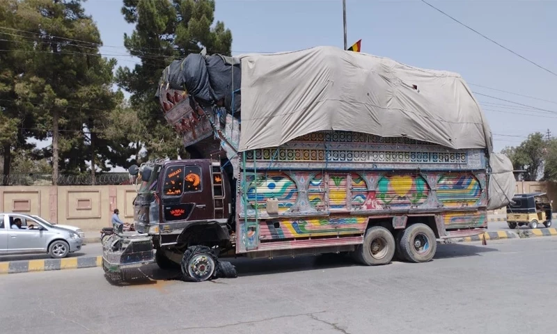 کوئٹہ: کسٹم اہلکاروں کی معطلی کی یقین دہانی پرٹرانسپورٹرزکا احتجاج ختم