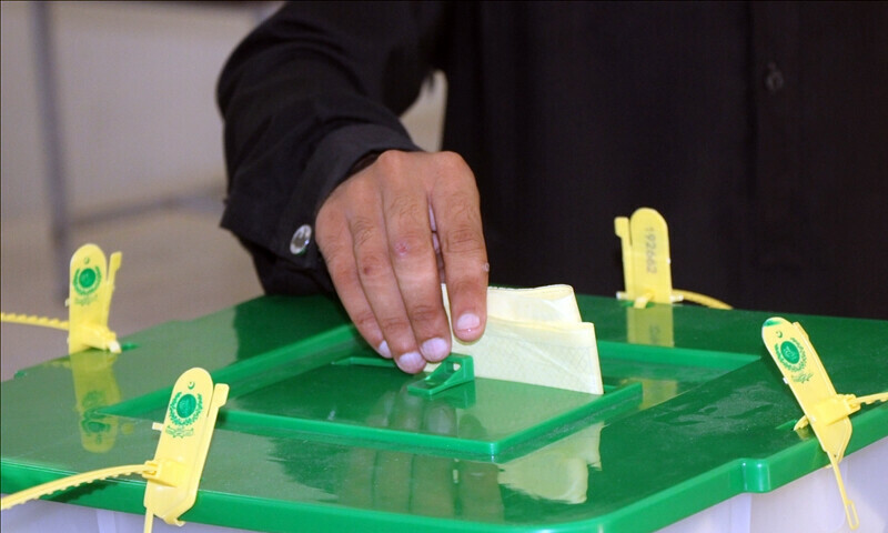 استور میں ضمنی انتخاب: پی ٹی آئی نے میدان مار لیا