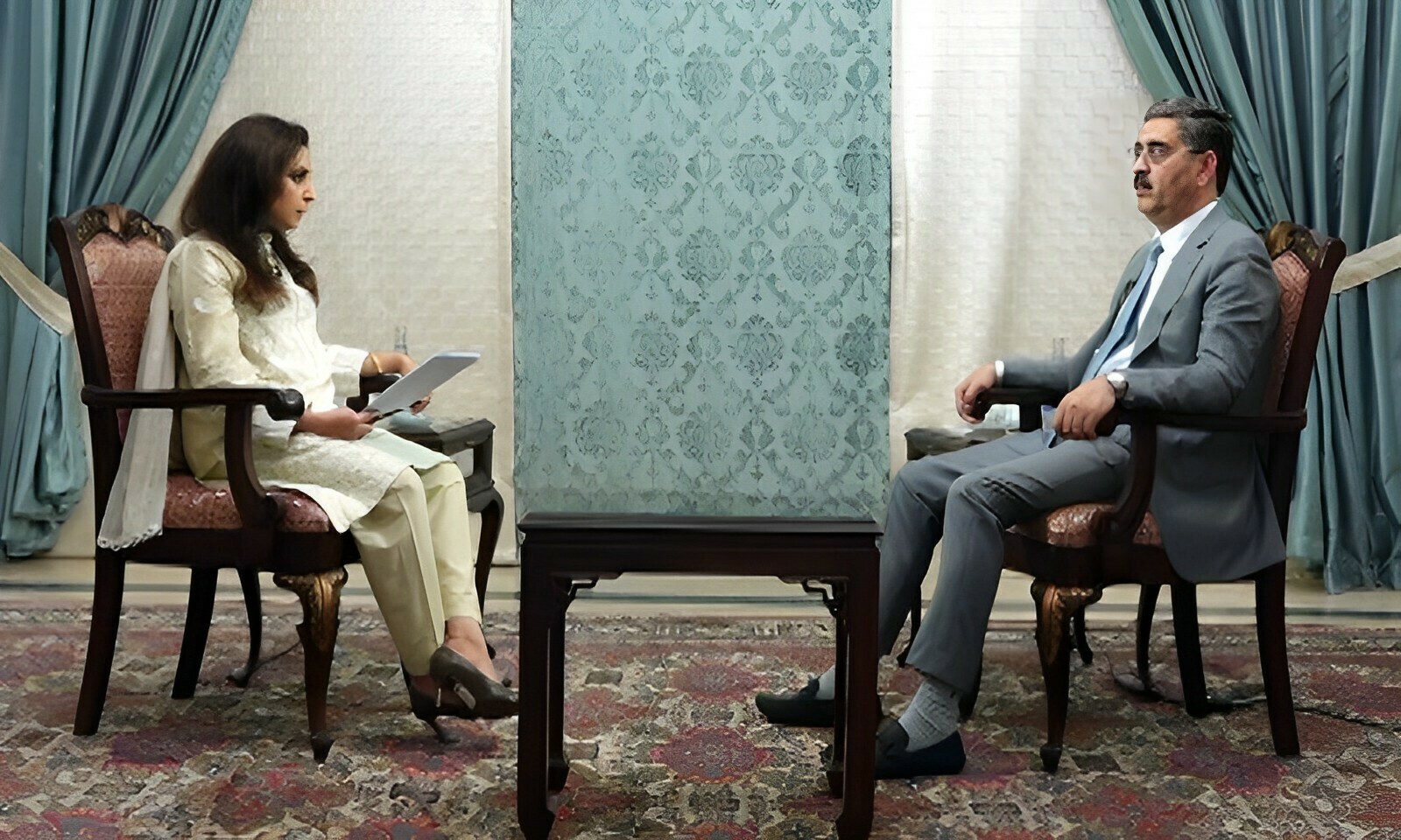 ڈالر کی قیمت میں آرمی چیف کا بڑا ہاتھ ہے، سعودی ولی عہد لمبے دورے پر آئیں گے، نگراں وزیراعظم