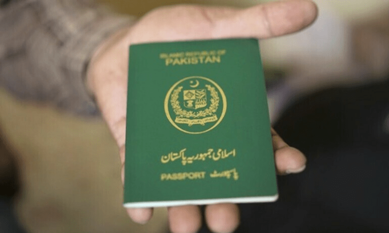 ملک بھر کے پاسپورٹ دفاتر کے سسٹم میں اچانک فنی خرابی کے باعث کام رک گیا