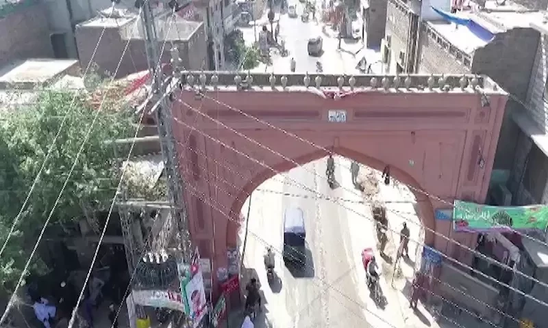 پشاور کے گرد کھڑی تاریخی دیوار اور 16 دروازوں کی دلچسپ تاریخ