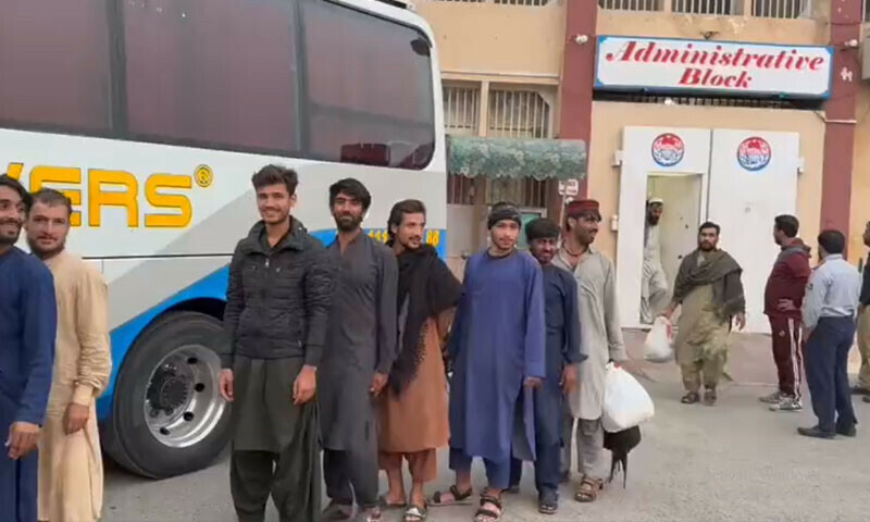 غیرقانونی مقیم افغانوں کی ملک بدری کیلئے گرفتاریاں، ہولڈنگ سینٹرز پہنچائے جانے لگے