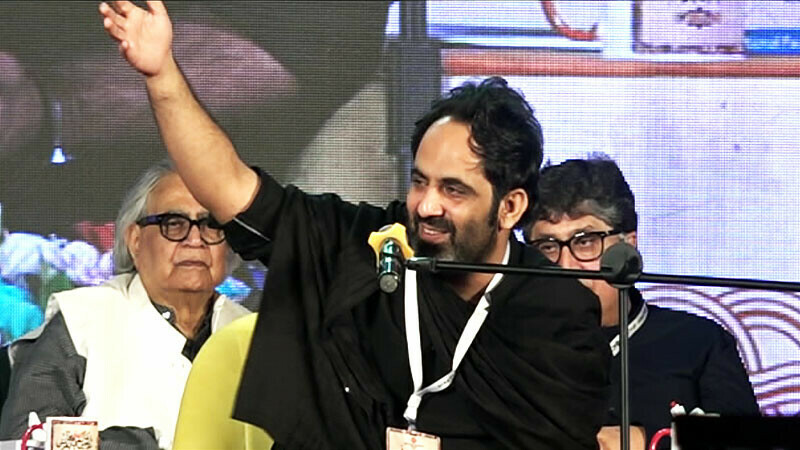 ویڈیو: عالمی مشاعرہ، تہذیب حافی اور وصی شاہ نے محفل لوٹ لی