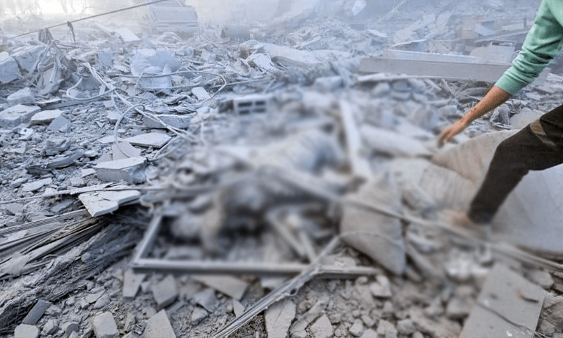 اسرائیل کا جبالیہ کیمپ پر دوبارہ حملہ، پوری رہائشی عمارت مکینوں سمیت زمین بوس