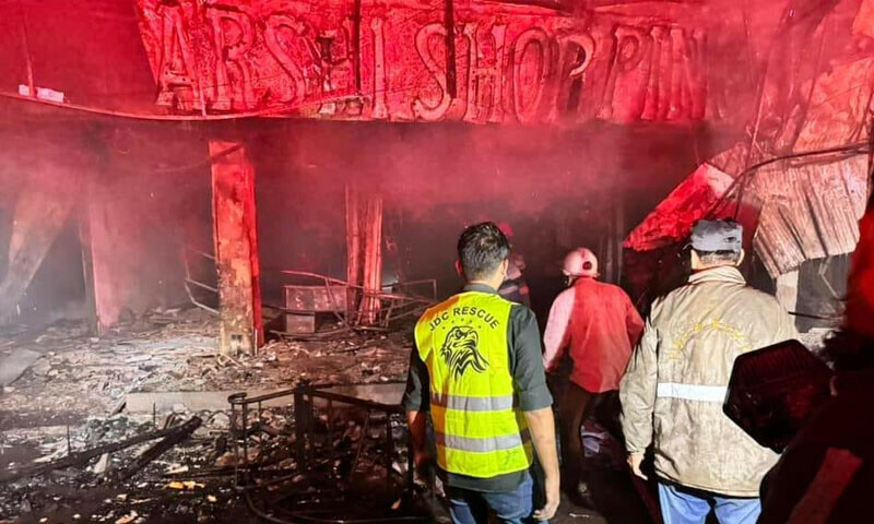 کراچی: عرشی مال میں لگی آگ تقریباً ڈھائی گھنٹے بعد بجھا دی گئی، جاں بحق افراد کی تعداد 5 ہوگئی