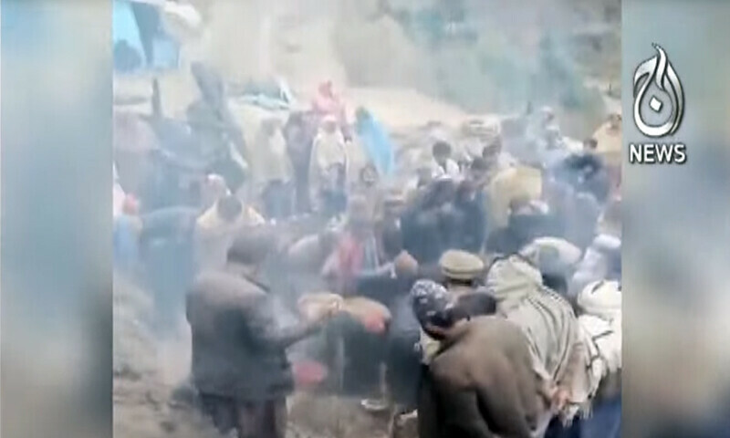 ایبٹ آباد: آگ لگنے کےبعد مکان منہدم، ماں اور 8 بچے جاں بحق