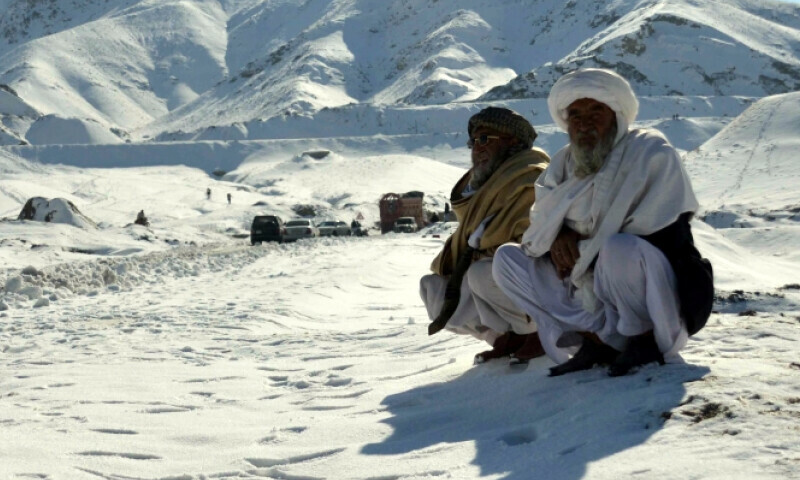 ملک کے بالائی علاقوں میں بارش اور برفباری، سیاحوں کیلئے ہدایات جاری