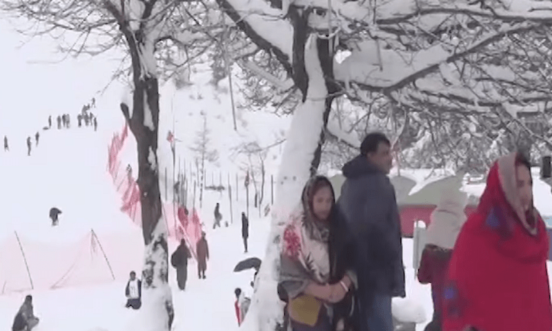 مالم جبہ اور کالام میں برفباری سے وادی کے حسن کو چار چاند لگ گئے