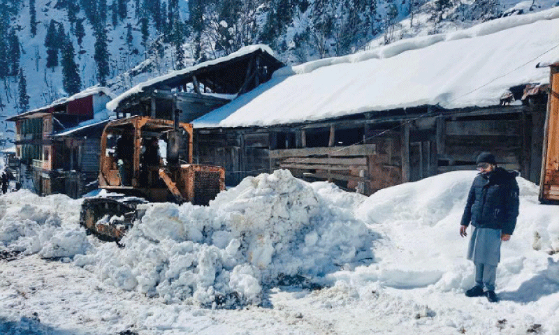 ملک کے بالائی علاقوں میں بھاری برفباری کی وارننگ جاری، سیاحوں کو احتیاط کی ہدایت