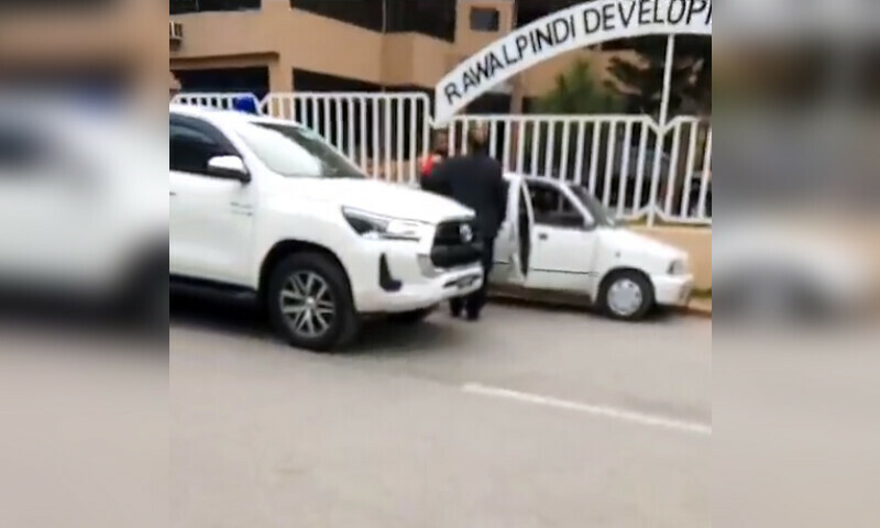 راولپنڈی: محمد خان بھٹی کے قریبی عزیز کا شہری پر تشدد، سر پھاڑ دیا