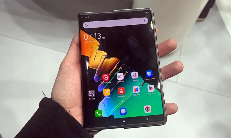 ٹیکنو نے اپنا جدید ’رول ایبل اسکرین‘ والا فون پیش کردیا