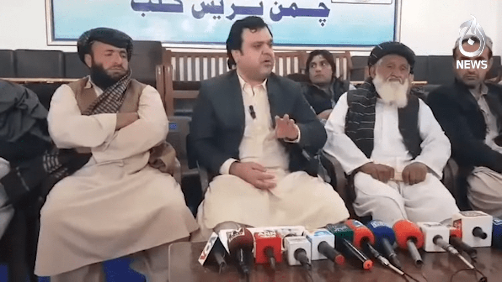 محمود خان اچکزئی پر زمینوں پر قبضے کا الزام، ’انہوں نے ہمیشہ پشتونوں کا استعمال کیا‘