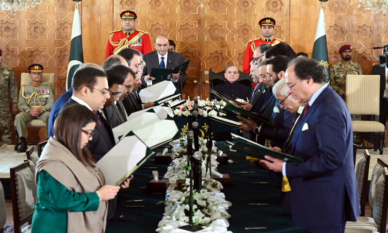 وزیر اعظم شہباز شریف کی 19 رکنی کابینہ نے حلف اٹھا لیا، صدر نے تعیناتی بھی کردی