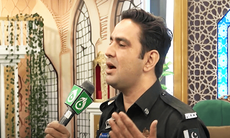 خوبصورت آواز کے ساتھ نعت پڑھنے والے پولیس کانسٹیبل قیصر زمان