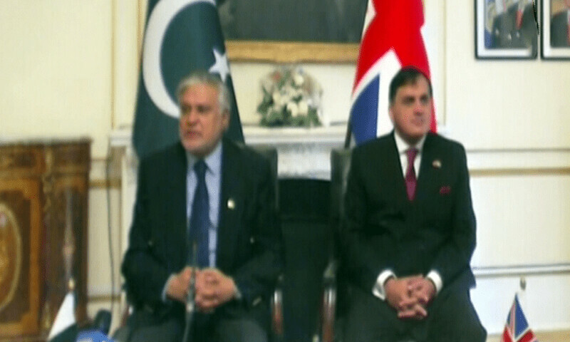 پاکستانی تاجر بھارت کے ساتھ تجارت کی بحالی چاہتے ہیں، اس پر غور کریںگے، وزیر خارجہ اسحاق ڈار